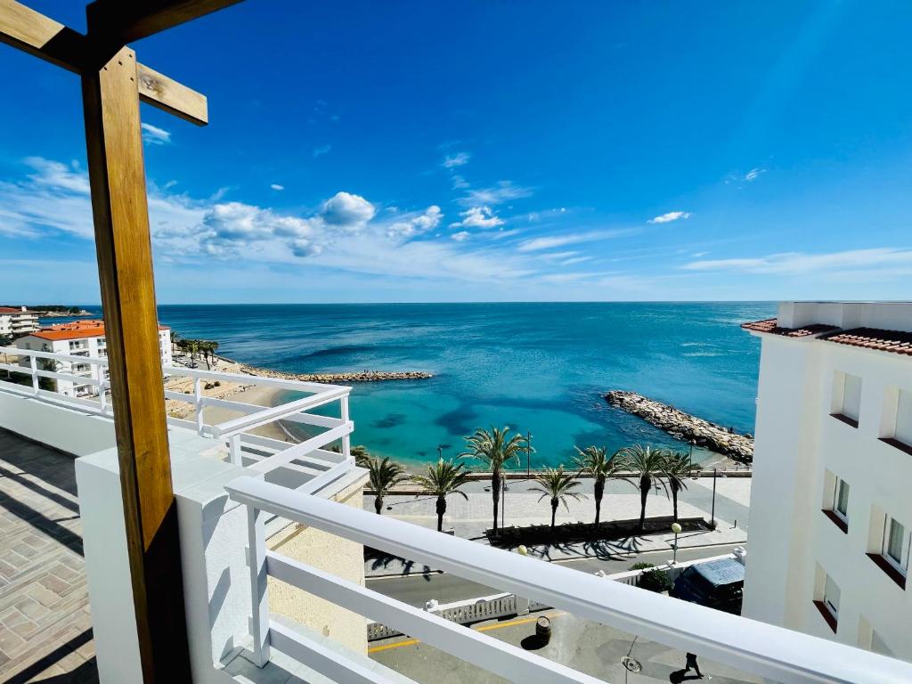 Respiro Del Mar - Beachfront Superior Apartment, LAmetlla de ...