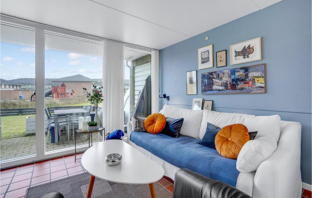 Χώρος καθιστικού στο 1 Bedroom Beautiful Home In Fanø