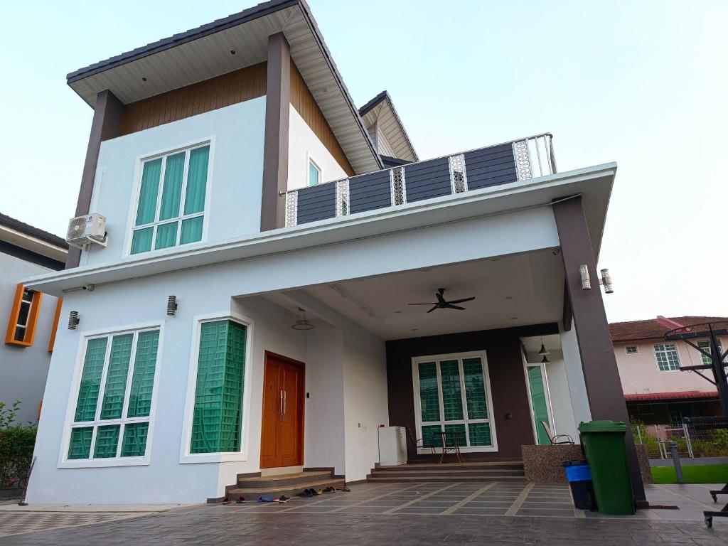 LUXURY Modern House Kubang Kerian UNIFI 4 Bedrooms