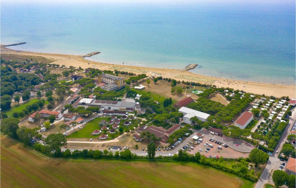 - une vue aérienne sur un complexe près de la plage dans l'établissement Sole 4, à Cavallino-Treporti