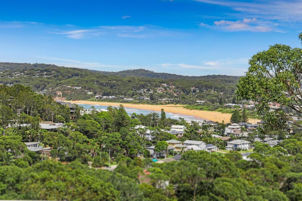 an aerial view of a beach with houses and trees at Copacabana 'Chill Out' in Copacabana