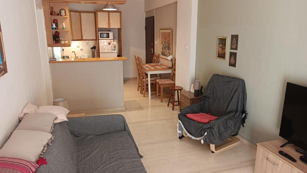 Χώρος καθιστικού στο George's Apartment in ''Pedion Areos'' area