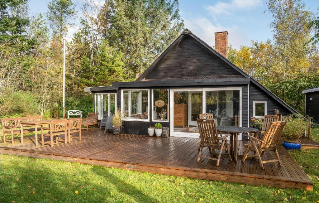 a house with a deck with a table and chairs at 2 Bedroom Lovely Home In Hemmet in Hemmet