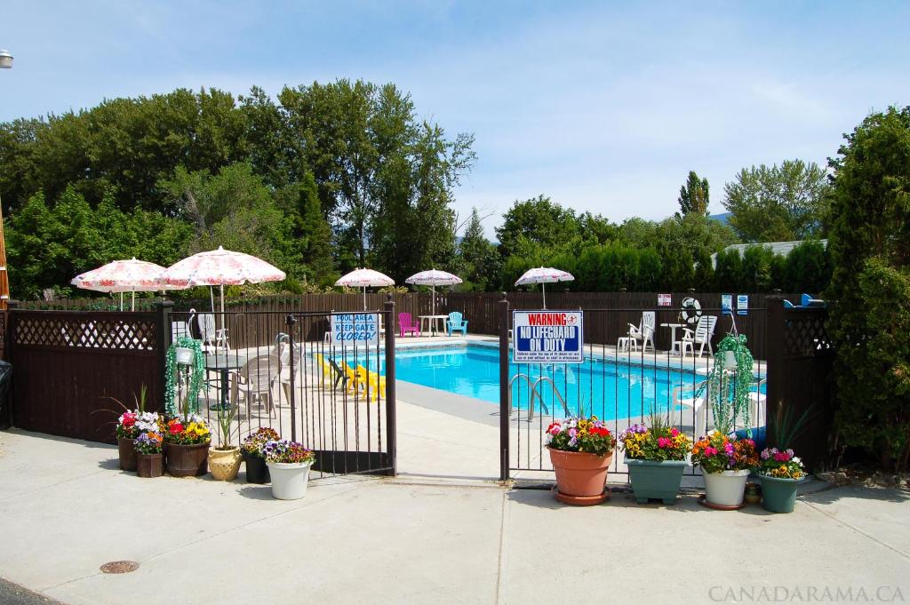 Bazén v ubytování Rosedale Motel nebo v jeho okolí