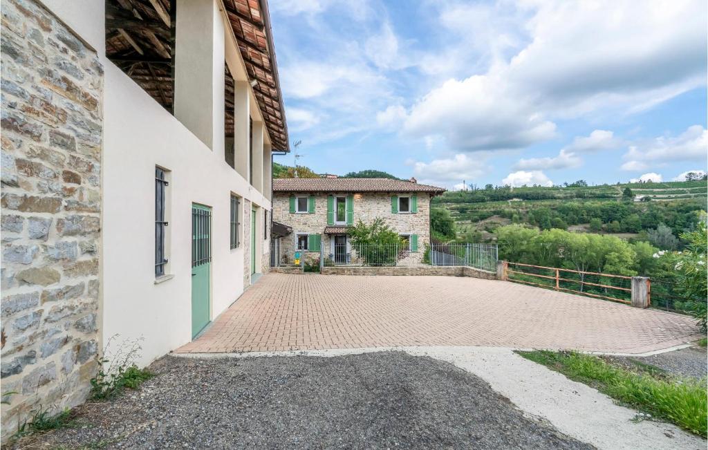 an external view of a building with a brick driveway at Stunning Home In Castino With Wifi And 4 Bedrooms in Castino