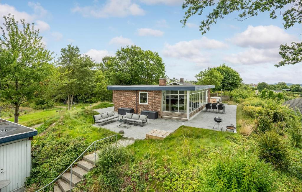 Κήπος έξω από το Lovely Home In Ebeltoft With Wifi