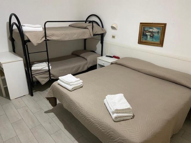 Postel nebo postele na pokoji v ubytování Hotel Primula