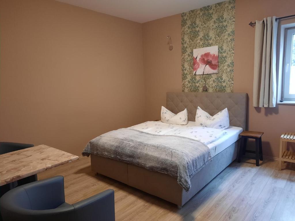 Postel nebo postele na pokoji v ubytování Hotel Wittenberg-Hotel Garni