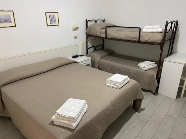 Postel nebo postele na pokoji v ubytování Hotel Primula