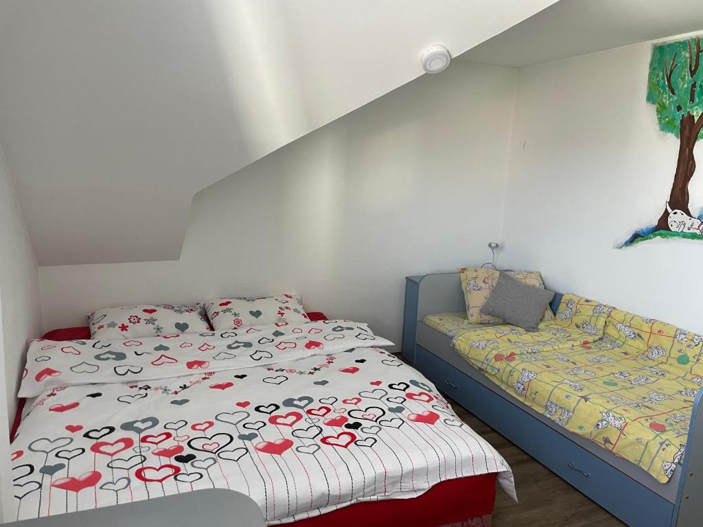 Postel nebo postele na pokoji v ubytování Delfin apartment