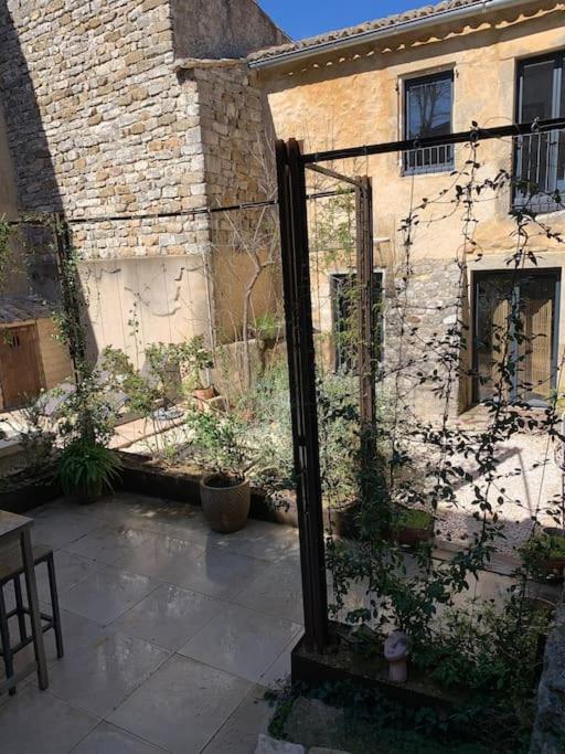 Fotografia z galérie ubytovania Maison atypique avec jardin et piscine v destinácii Cornillon