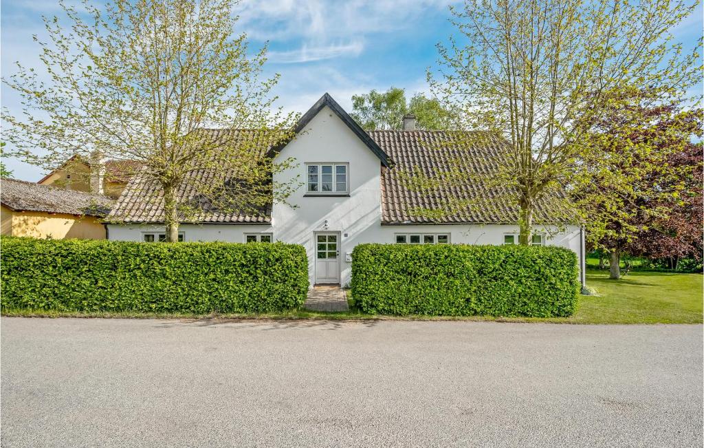 Zahrada ubytování Cozy Home In Rudkøbing With Wifi