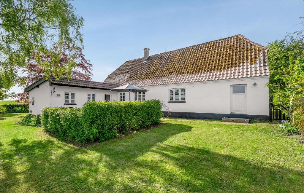 Zahrada ubytování Cozy Home In Rudkøbing With Wifi