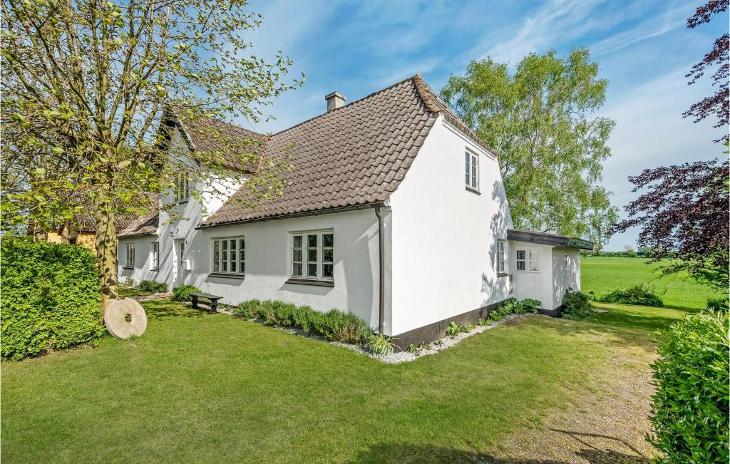 Zahrada ubytování Cozy Home In Rudkøbing With Wifi
