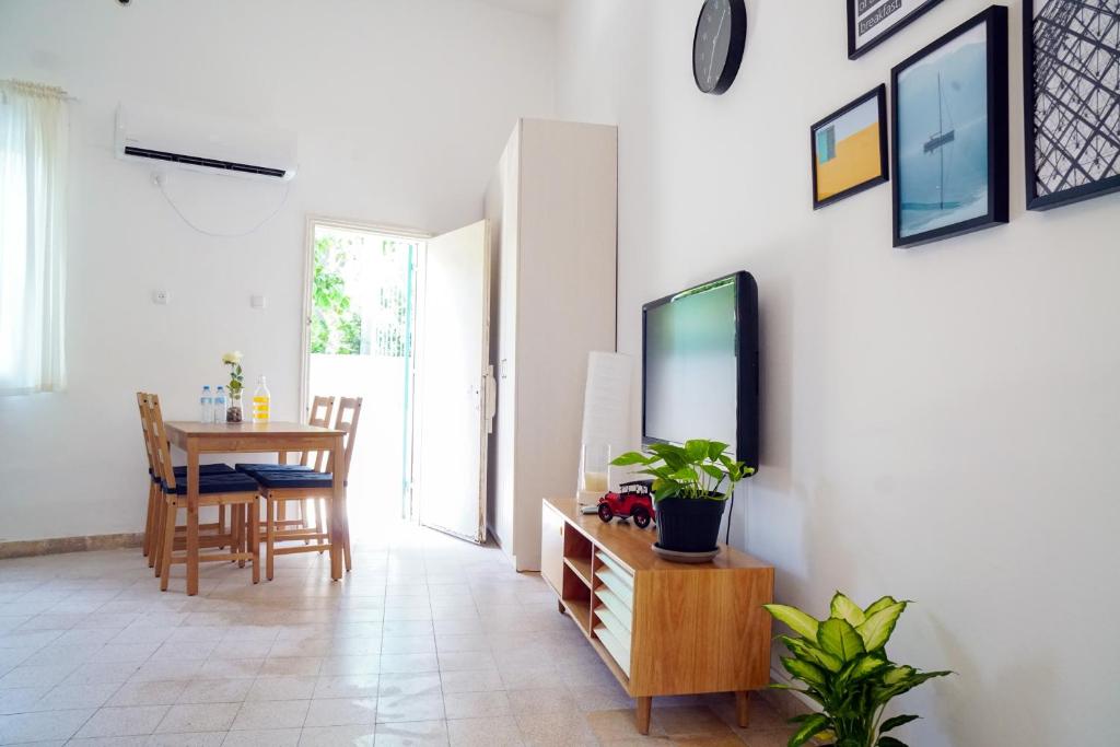 TV a/nebo společenská místnost v ubytování Mayer 8 Hotel By Peraia