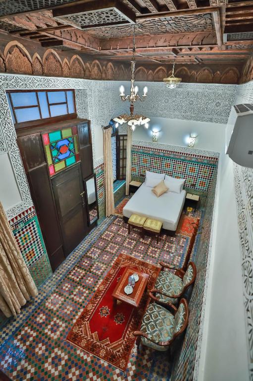 Postel nebo postele na pokoji v ubytování Riad Farouzi Fes