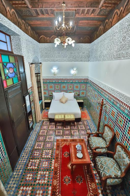 Postel nebo postele na pokoji v ubytování Riad Farouzi Fes