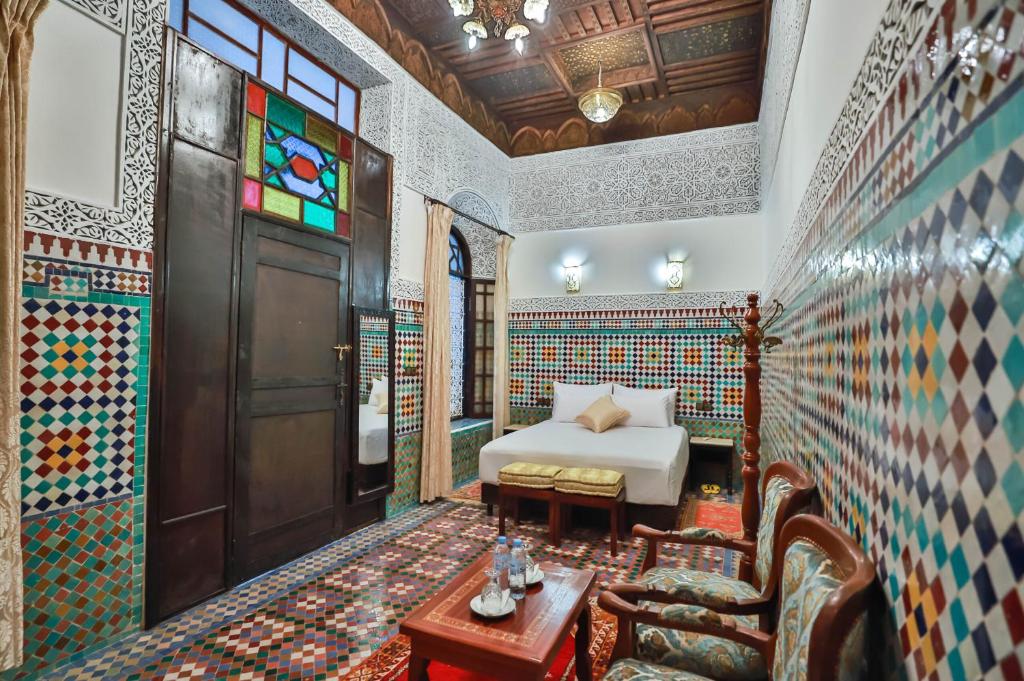 Postel nebo postele na pokoji v ubytování Riad Farouzi Fes