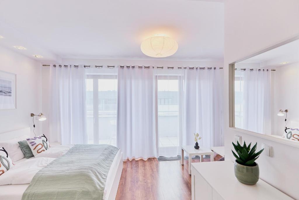 Łóżko lub łóżka w pokoju w obiekcie Apartamenty Platan - visitopl