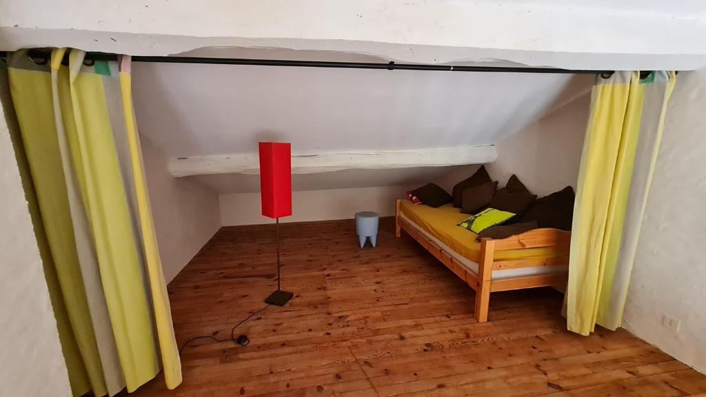 Łóżko lub łóżka w pokoju w obiekcie Gîte de Jambayle