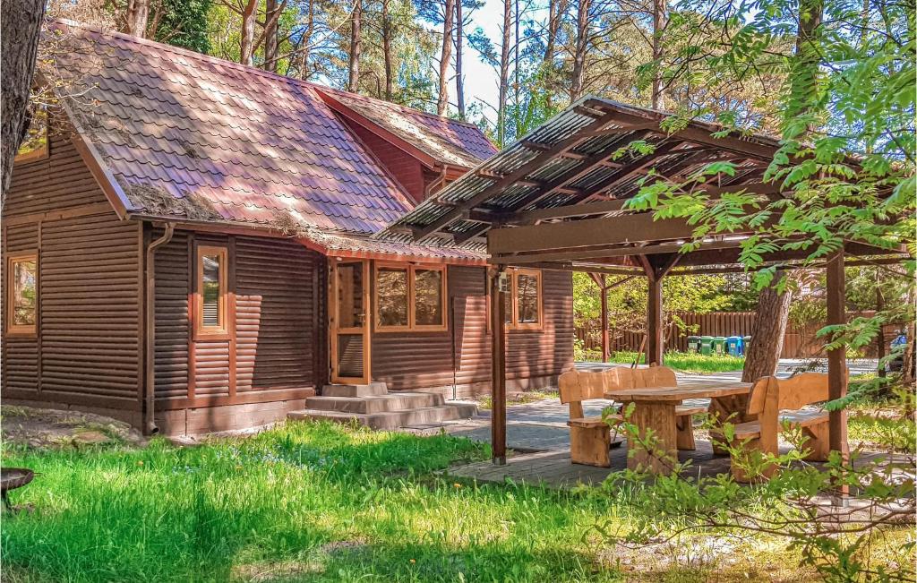 a log cabin with a picnic table in front of it at Awesome Home In Debki With Wifi in Dębki