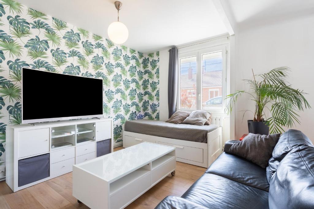 Maison confortable, terrasse et jardin à Amiens - Two-Bedroom House