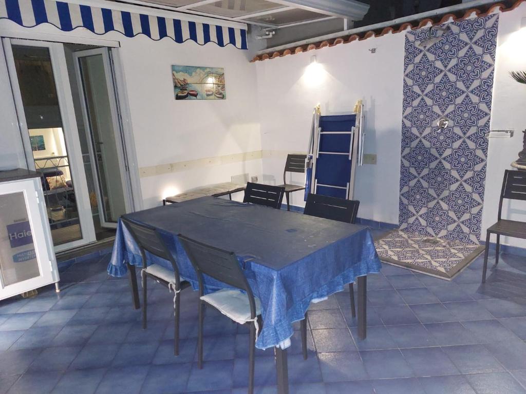 Фотография из галереи Levante - lovely flat with terrace & sea view в Майори