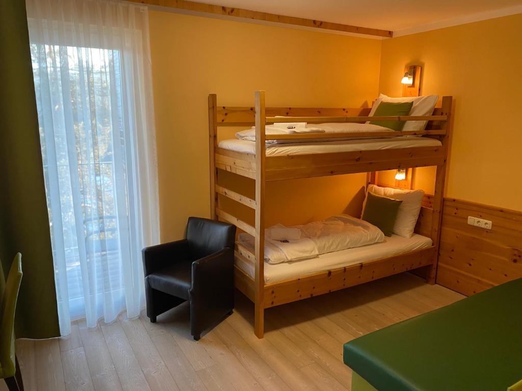 Posteľ alebo postele v izbe v ubytovaní Das AlplResort "ALMfrequenz"