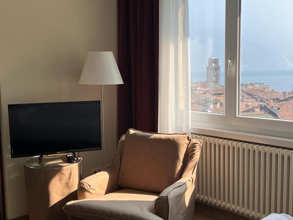TV a/nebo společenská místnost v ubytování Villa Miravalle