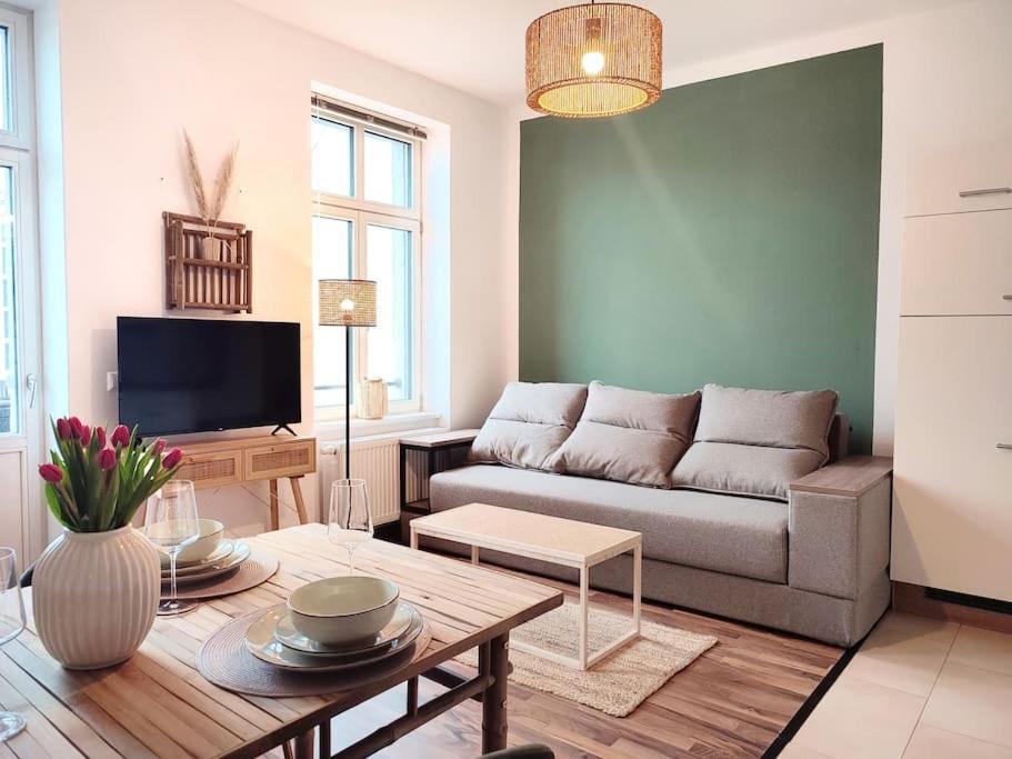 Μια τηλεόραση ή/και κέντρο ψυχαγωγίας στο coffeelounge: zentrale Wohnung mit Küche inkl. Kaffee