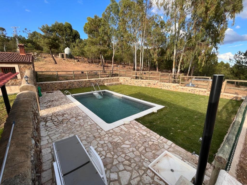 Bazén v ubytovaní Apartamentos Rurales Casa Josefita alebo v jeho blízkosti