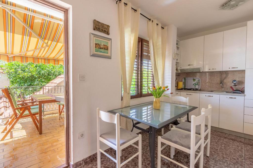 Kuchyňa alebo kuchynka v ubytovaní apartman Dag