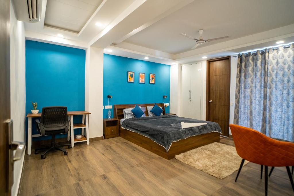 Tempat tidur dalam kamar di FlxHo Uno - Serviced Apartment & Rooms - Golf Course Road