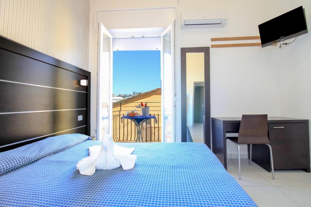 Postel nebo postele na pokoji v ubytování RESIDENZA ANNESSA Hotel Duca di Kent