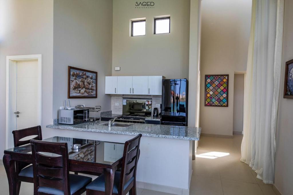 Kuchyň nebo kuchyňský kout v ubytování tawila t1-17 -5 bed room big villa