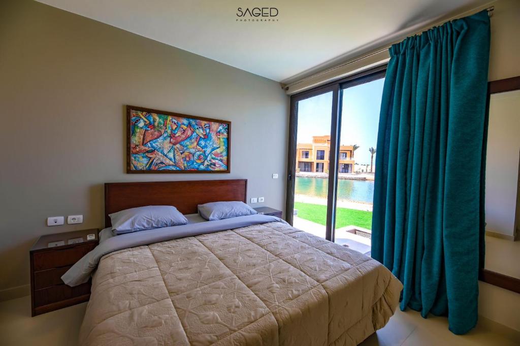 Postel nebo postele na pokoji v ubytování tawila t1-17 -5 bed room big villa