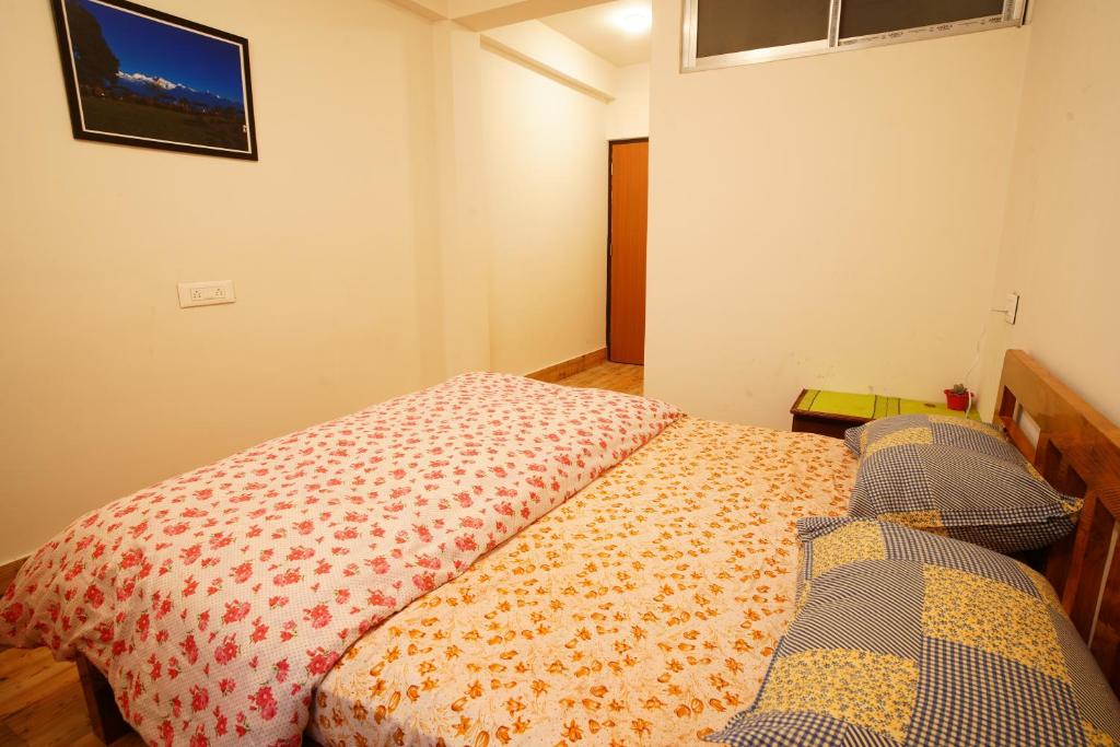Postel nebo postele na pokoji v ubytování HIMALOK HOMESTAY