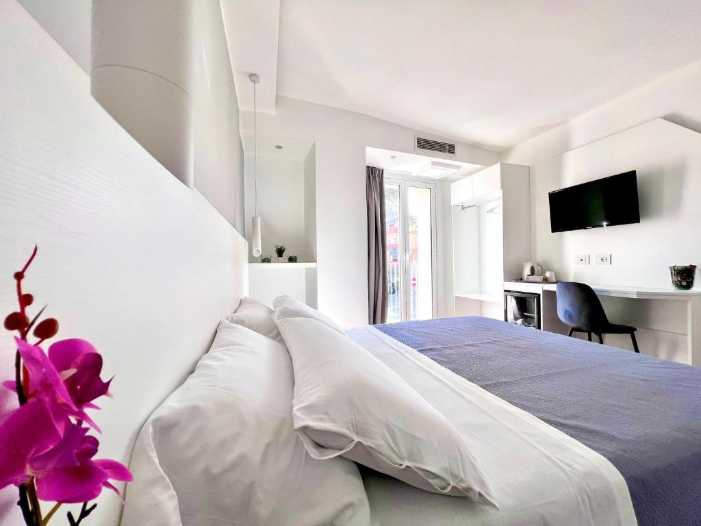 A bed or beds in a room at Tropea Il Tridente Accommodations