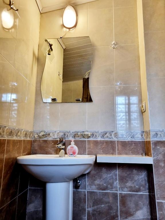 Koupelna v ubytování Polonia Tbilisi House