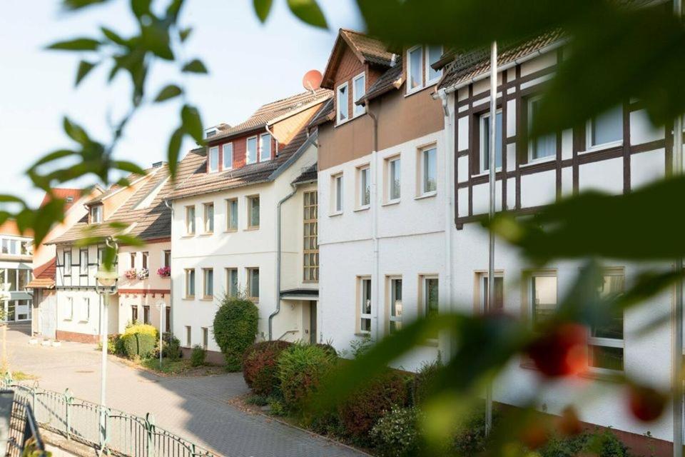 a row of houses on the side of a street at Zimmer am Jüdenhof in Heilbad Heiligenstadt