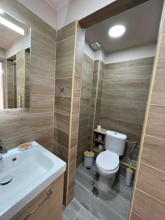 Kúpeľňa v ubytovaní AVR Airport Deluxe Suites 6 AIRPORT FREE SHUTLE