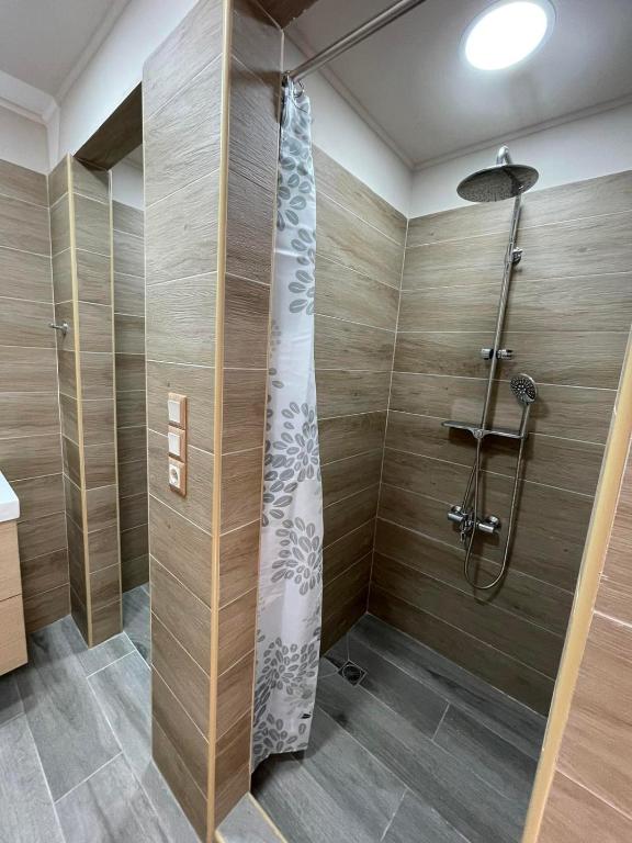 Kúpeľňa v ubytovaní AVR Airport Deluxe Suites 6 AIRPORT FREE SHUTLE