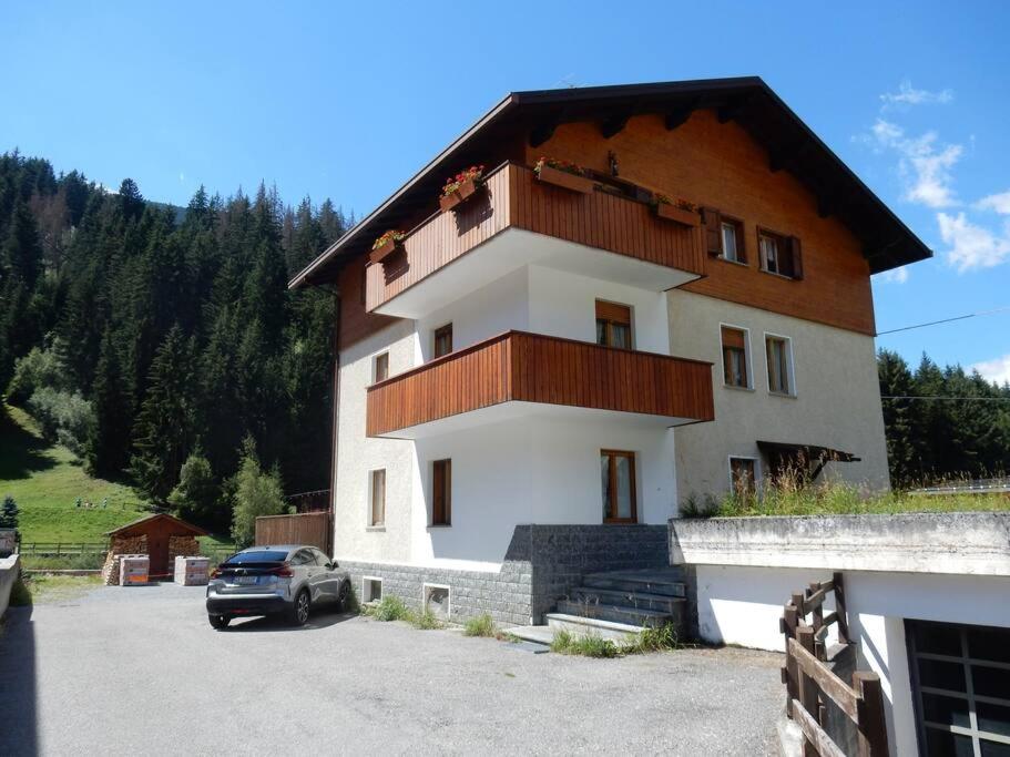 a house with a car parked in front of it at Stüa Valfurva in Valfurva