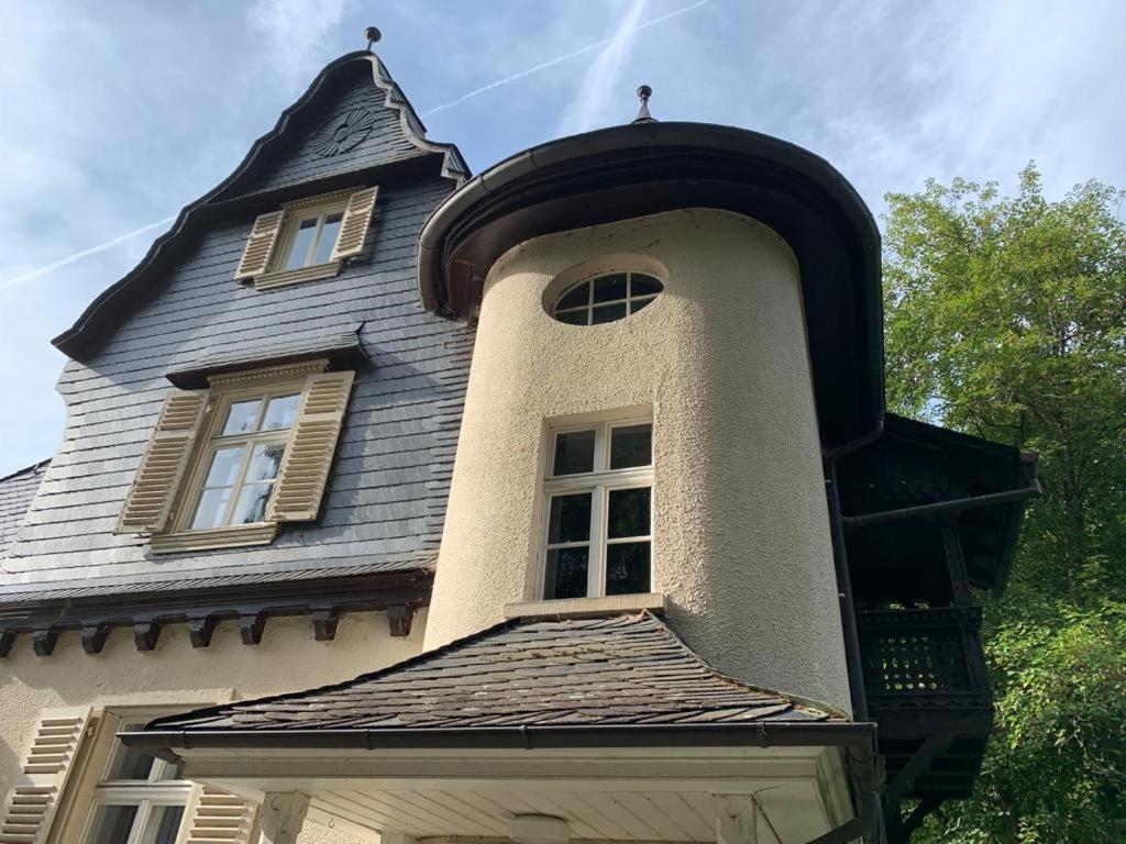 a building with a tower with windows on it at Haus Rheinberg Gästehaus in Lorch am Rhein