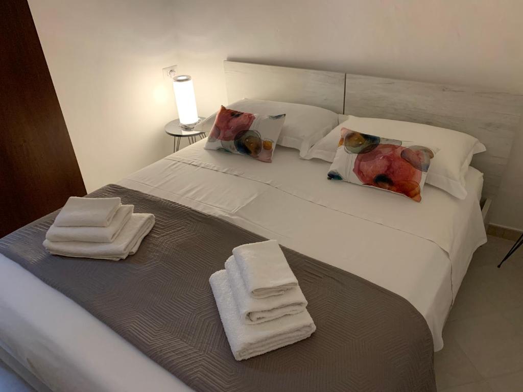 A bed or beds in a room at CASA VACANZE VIA CASALE