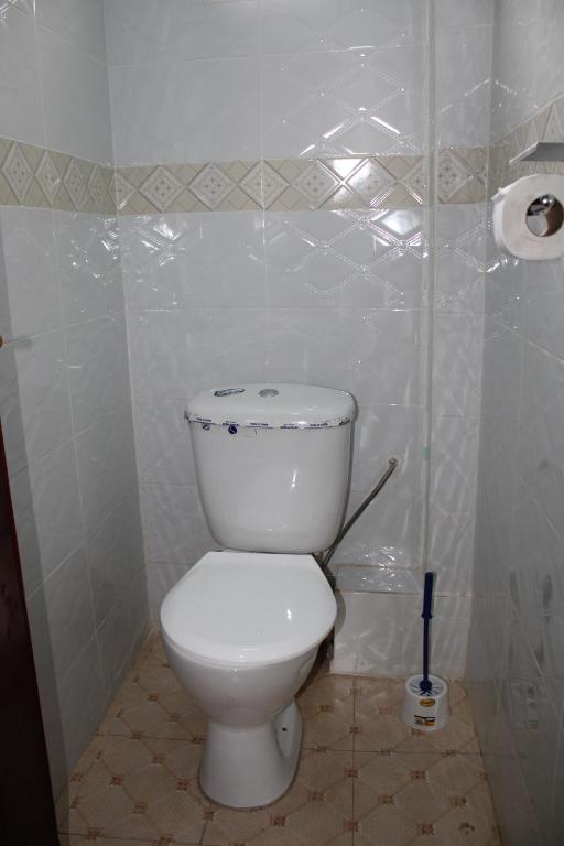 Koupelna v ubytování Dynamic Fully Furnished Apartments in Nairobi, 14 km from Jomo Kenyatta International Airport and the SGR
