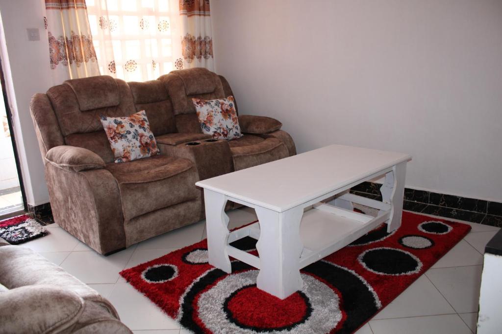 Posezení v ubytování Dynamic Fully Furnished Apartments in Nairobi, 14 km from Jomo Kenyatta International Airport and the SGR