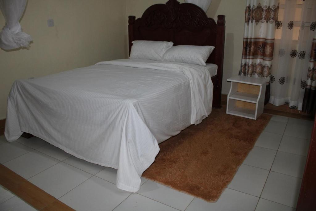 Postel nebo postele na pokoji v ubytování Dynamic Fully Furnished Apartments in Nairobi, 14 km from Jomo Kenyatta International Airport and the SGR