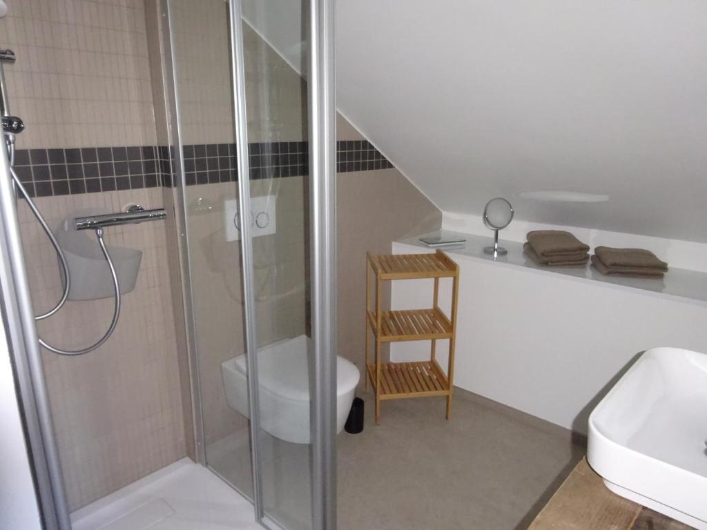 Koupelna v ubytování Exklusive, kernsanierte Ferienwohnung am Rursee