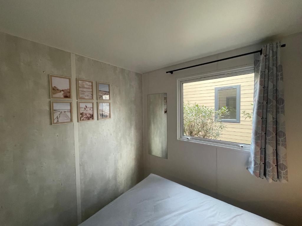 Zdjęcie z galerii obiektu Cocon du lac Mobilhome 3 chambres,6 pers,camping mayotte 5 étoiles Biscarrosse landes w mieście Biscarrosse